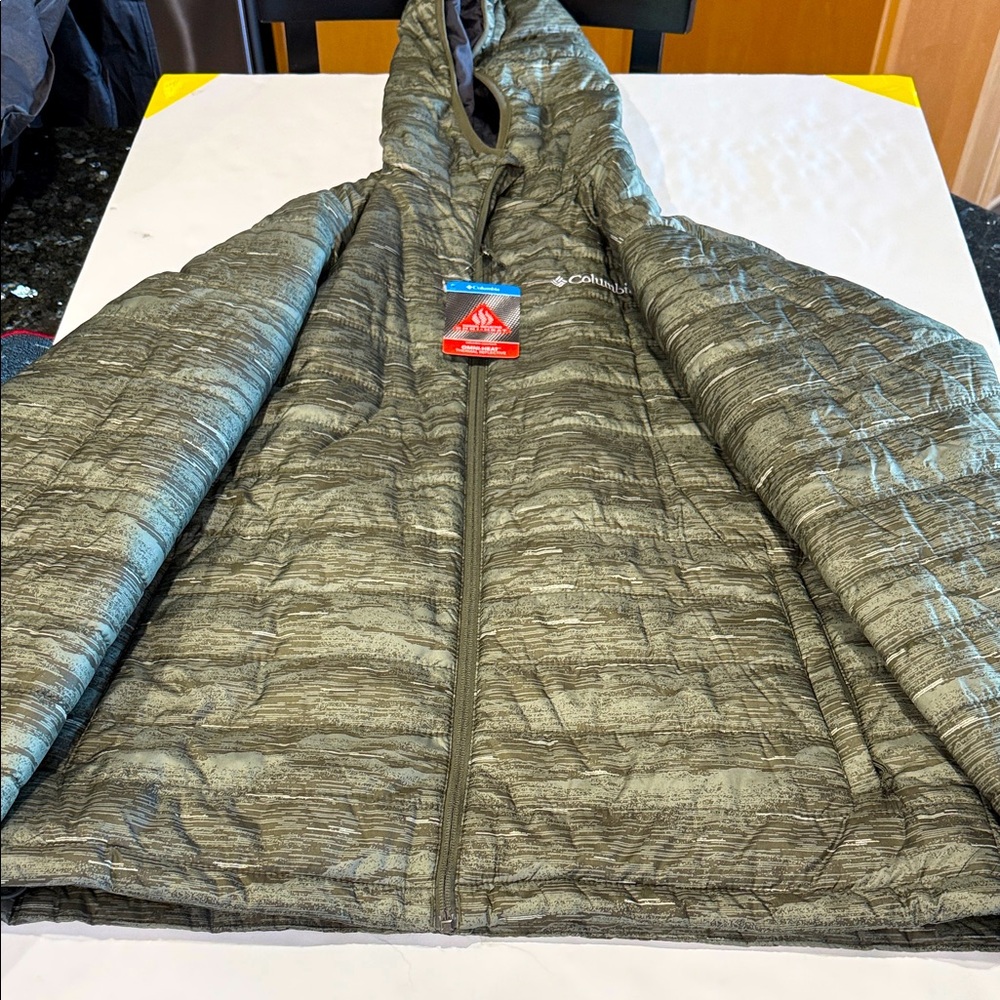 Brand new Columbia men’s jacket. Size large. Jacket with tags on it.